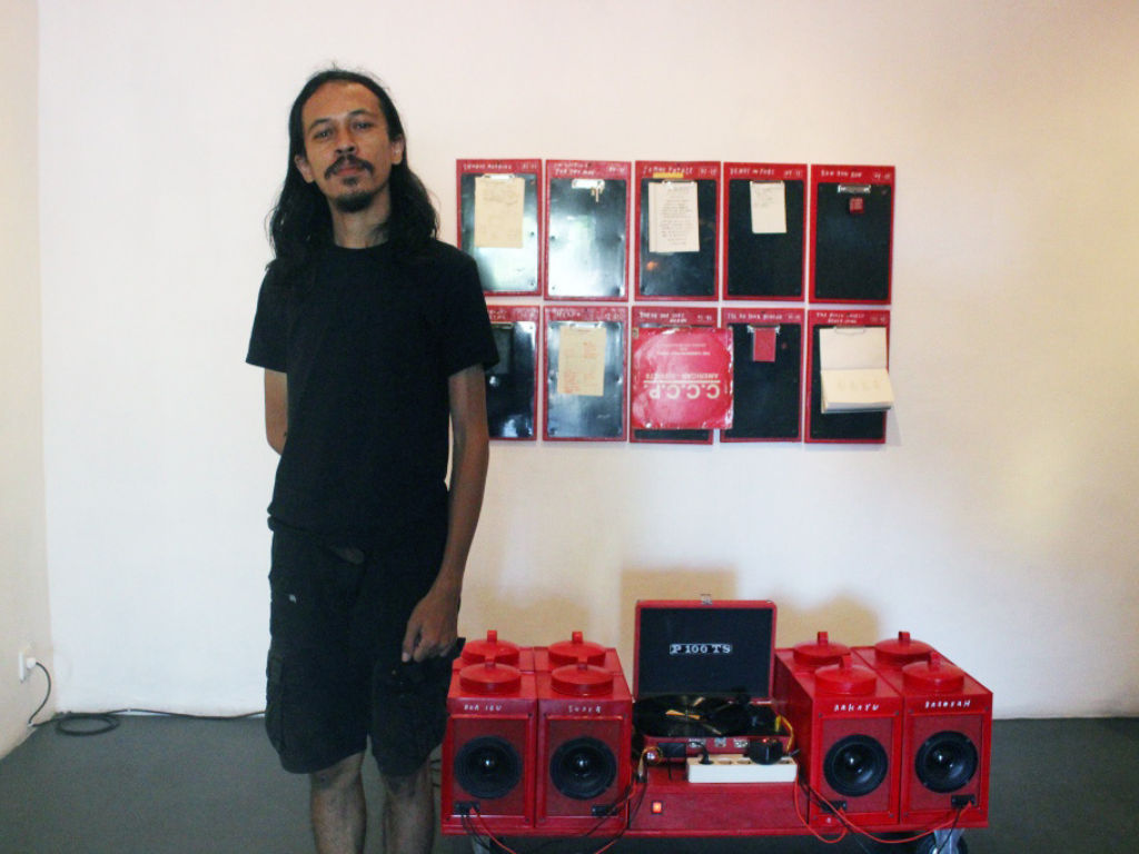 Profil Farid Stevy, Penulis, Pemusik, dan Seniman yang Menghidupkan Keresahan Lewat Karya