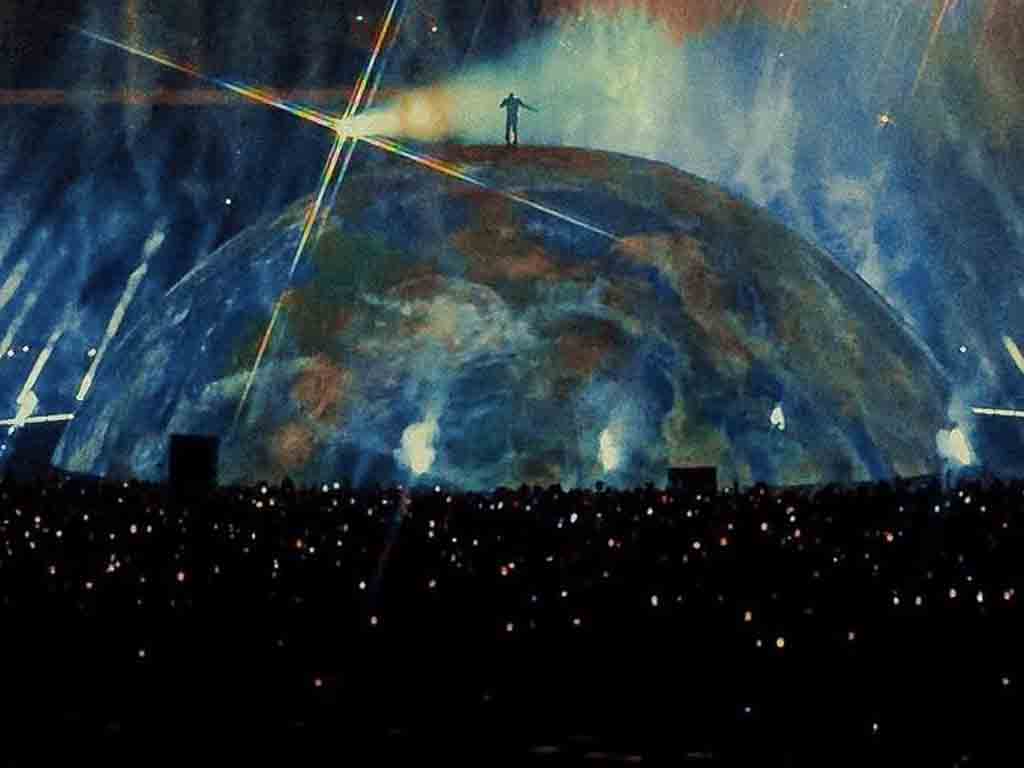 Dome Stage Ikonik 360 Derajat Hadir Saat Konser Ye (Kanye West) di GBK